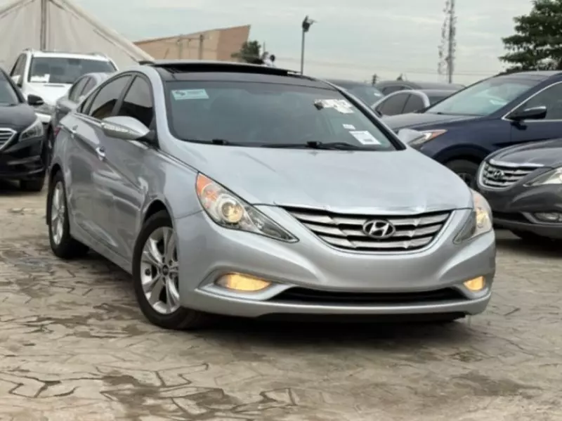 Hyundai Sonata   - 2012