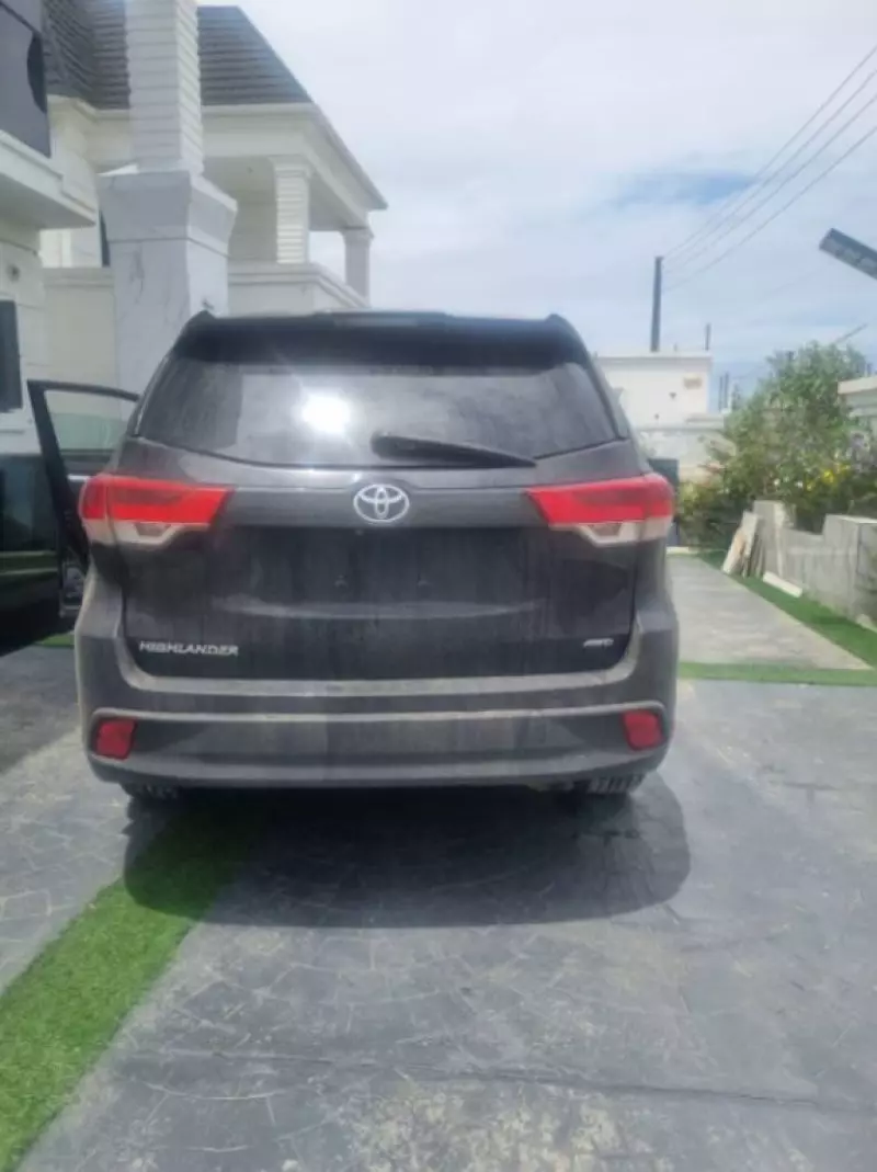TOYOTA Highlander   - 2016