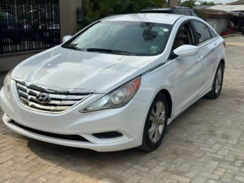Hyundai Sonata   - 2013
