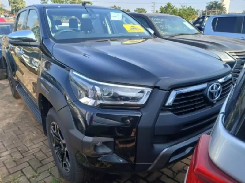 Toyota Hilux   - 2025