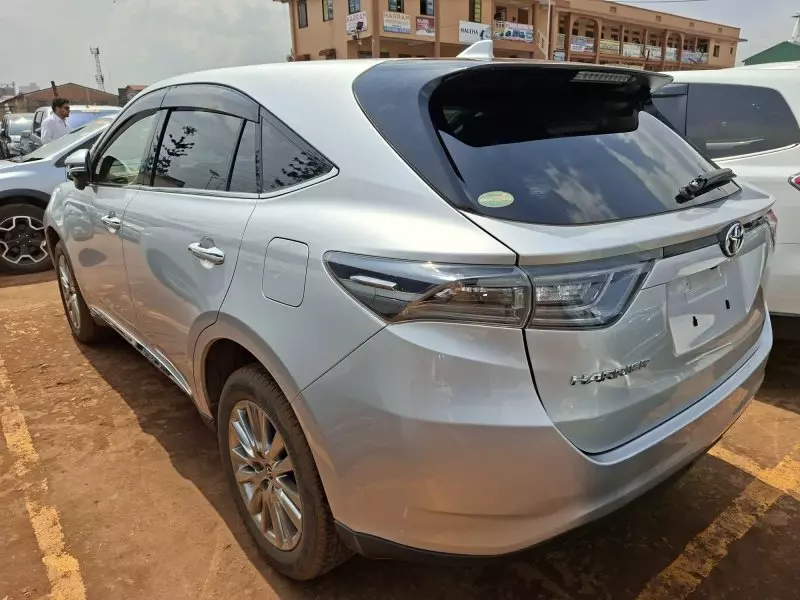 Toyota Harrier   - 2017