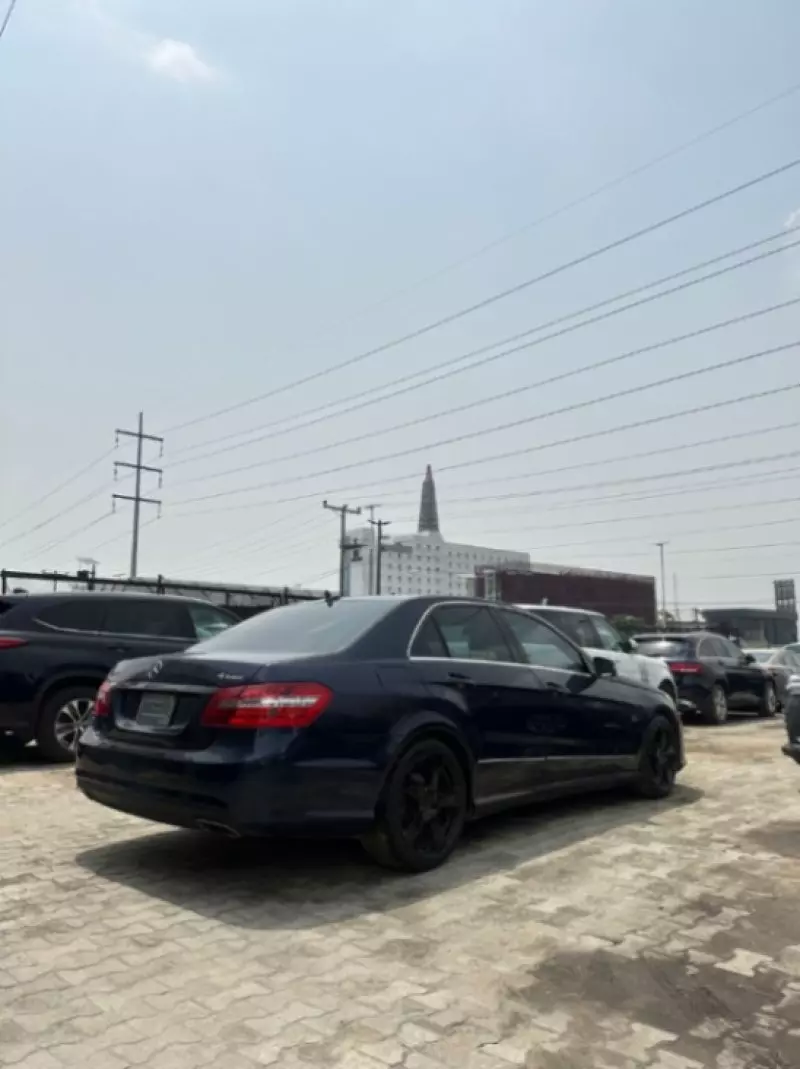 Mercedes-Benz E-Class   - 2010