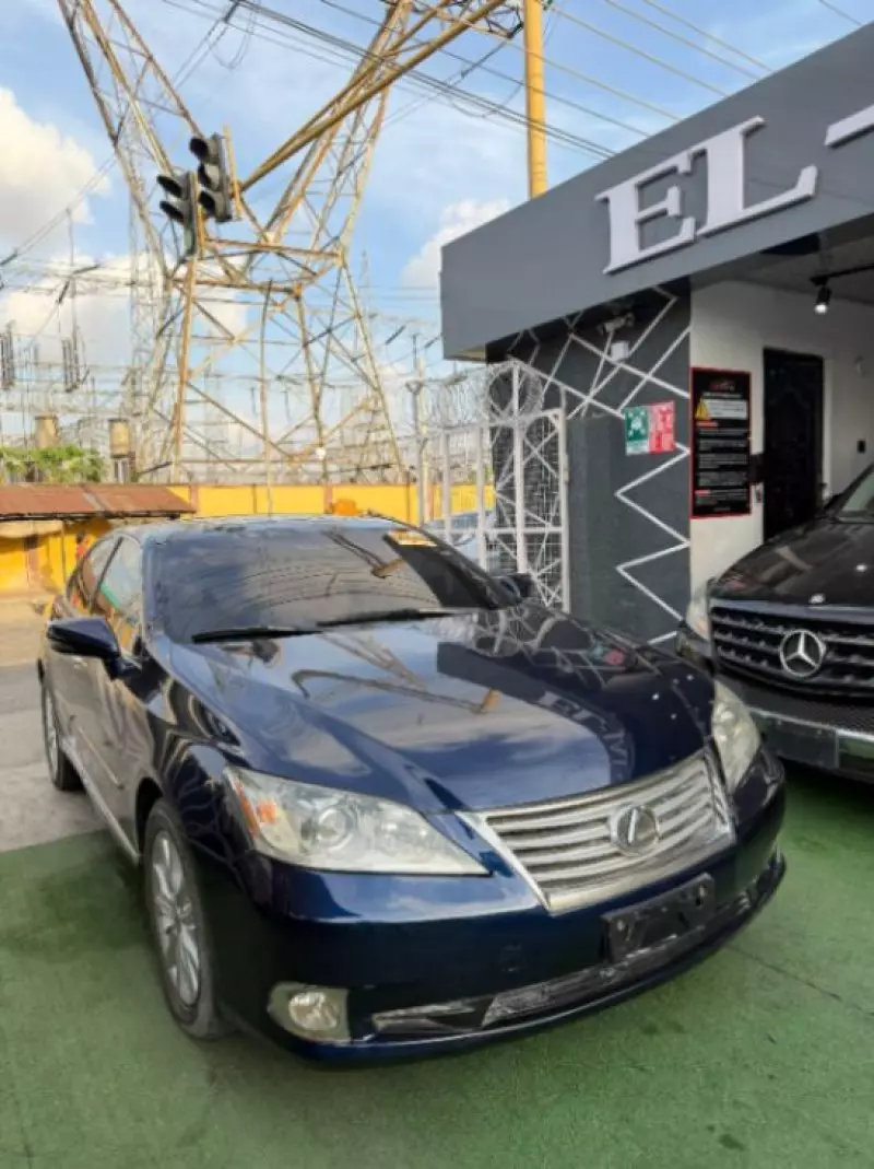 Lexus ES   - 2011