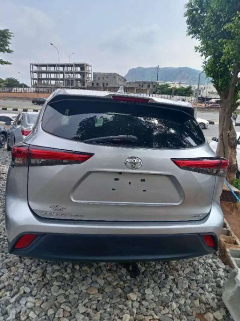 Toyota Highlander   - 2020