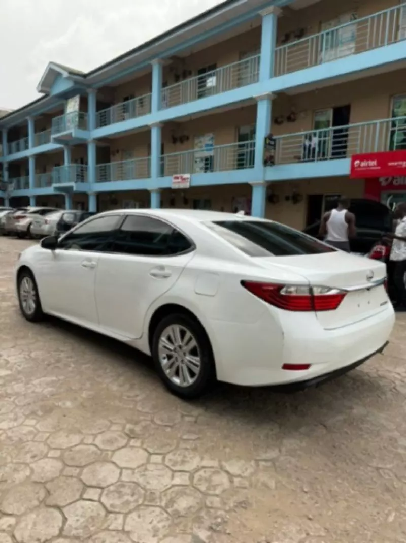 Lexus ES   - 2013