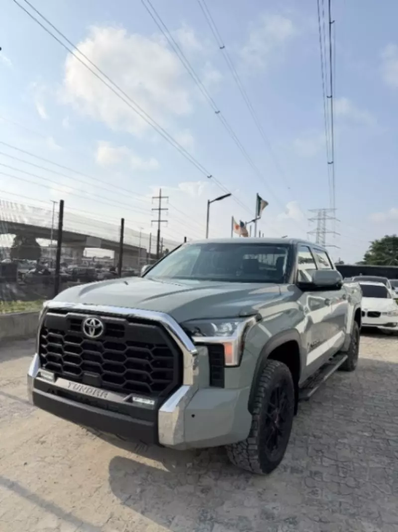 TOYOTA Tundra   - 2024