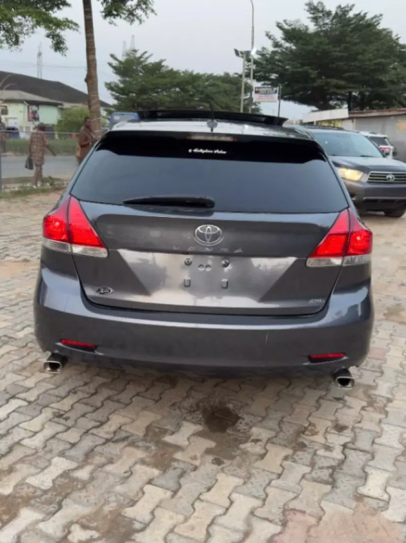 Toyota Venza   - 2011