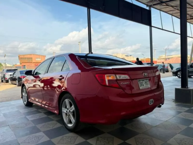TOYOTA Camry - 2012