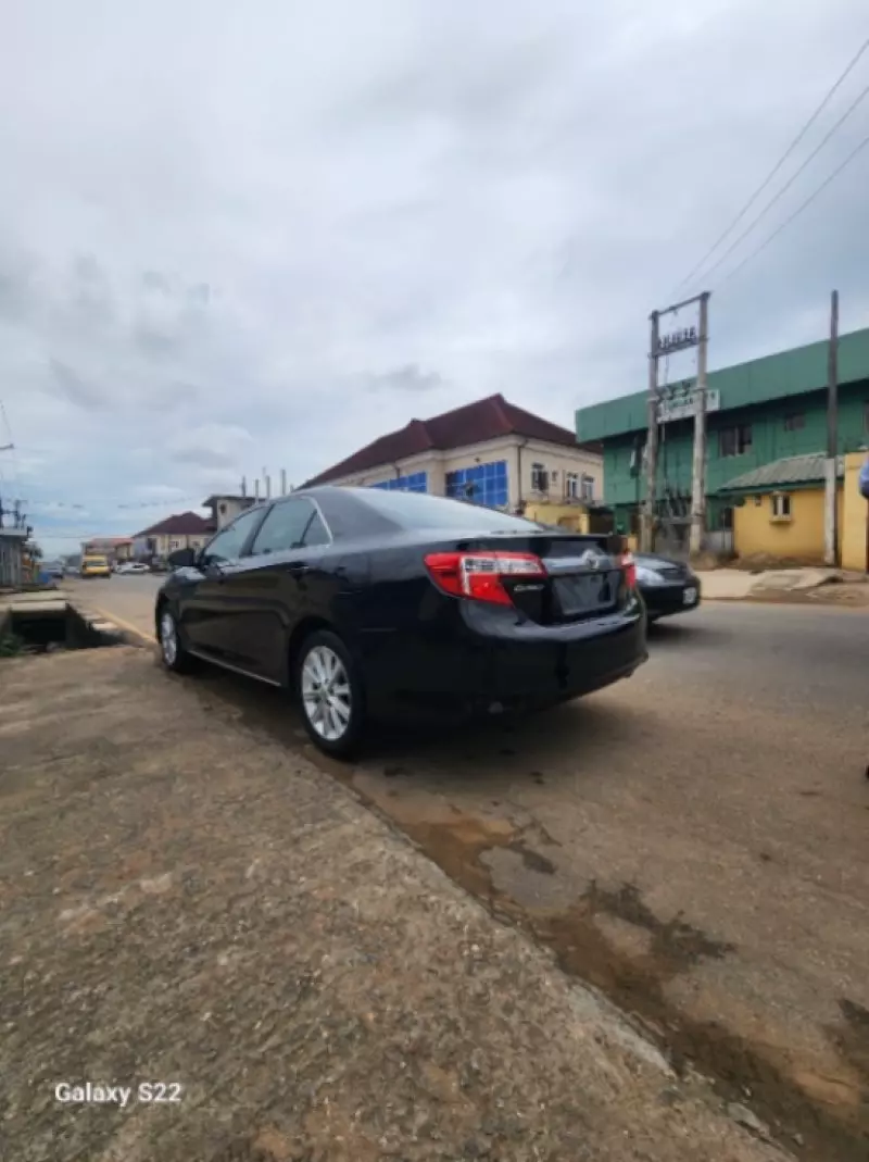 Toyota Camry   - 2014