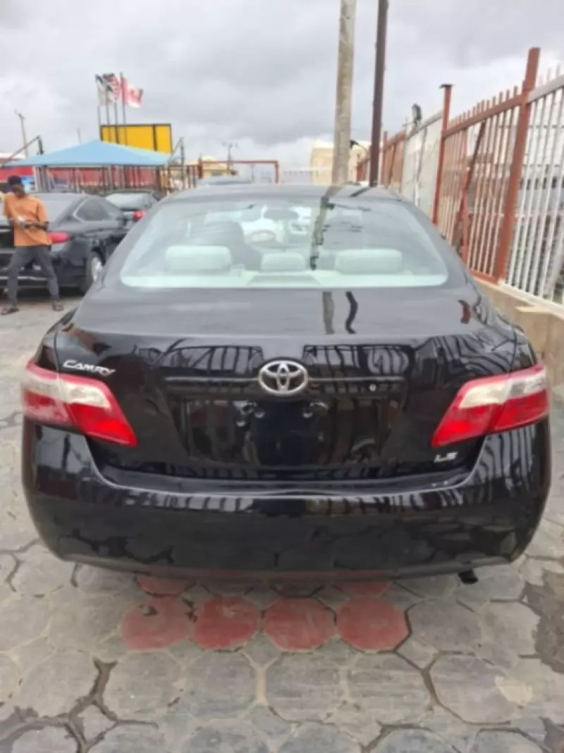 Toyota Camry   - 2009