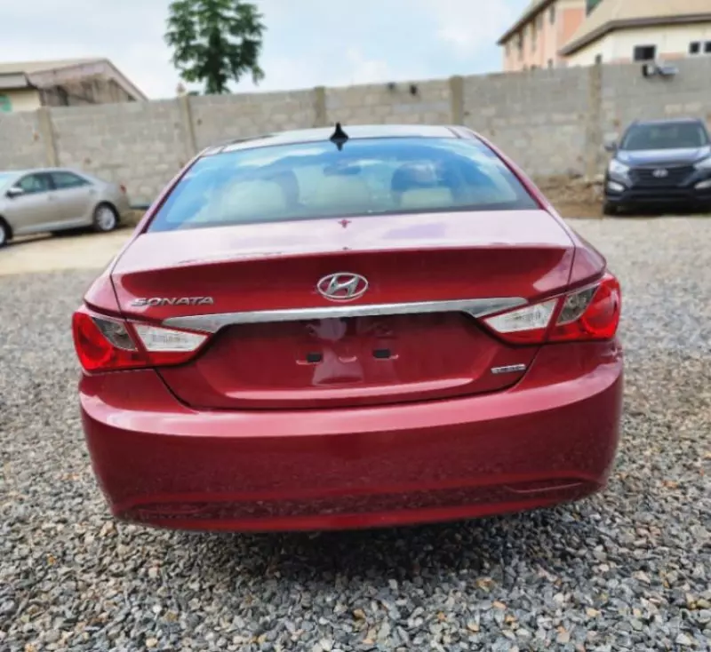 Hyundai Sonata   - 2013