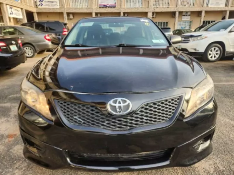 Toyota Camry   - 2011