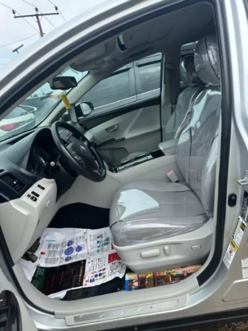 TOYOTA Venza   - 2012