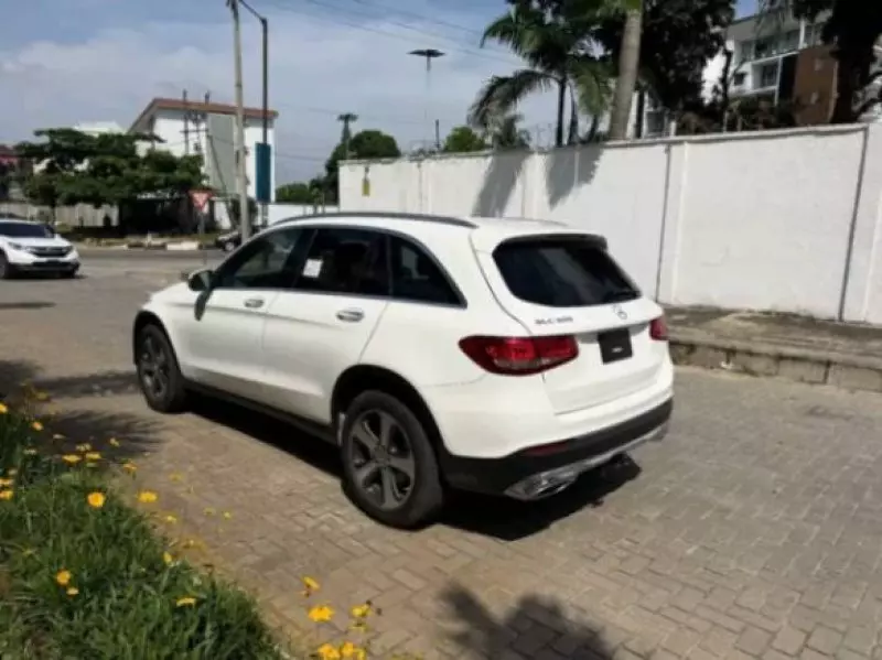 Mercedes-Benz GLC 300   - 2017