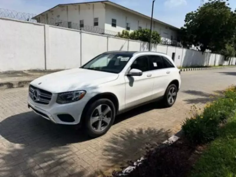 Mercedes-Benz GLC 300   - 2017