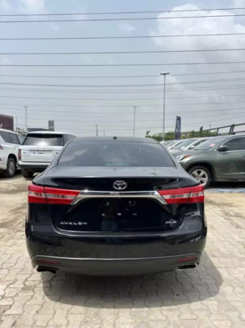 Toyota Avalon   - 2013