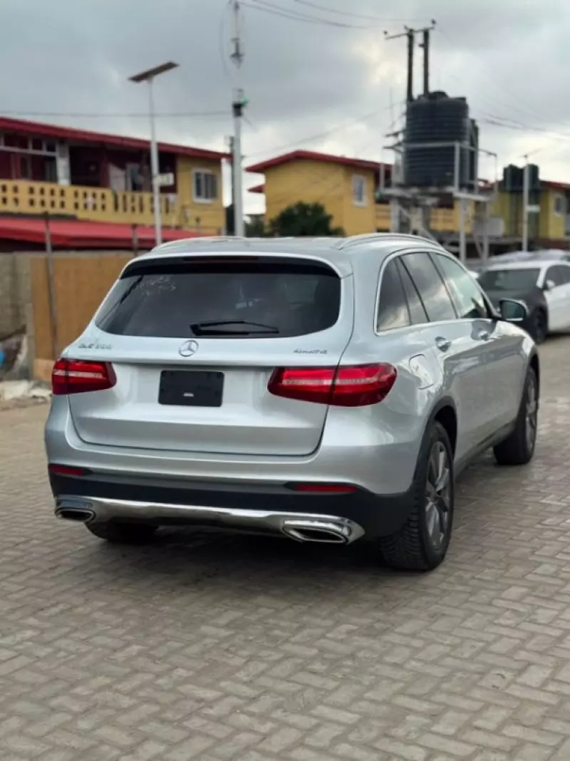 Mercedes-Benz GLC 300   - 2017