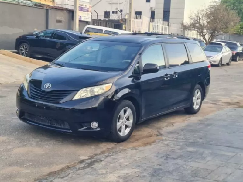 TOYOTA Sienna   - 2014