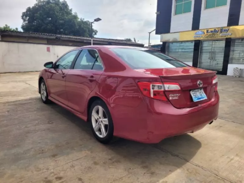 Toyota Camry   - 2014