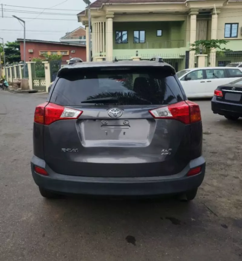 Toyota RAV 4   - 2015