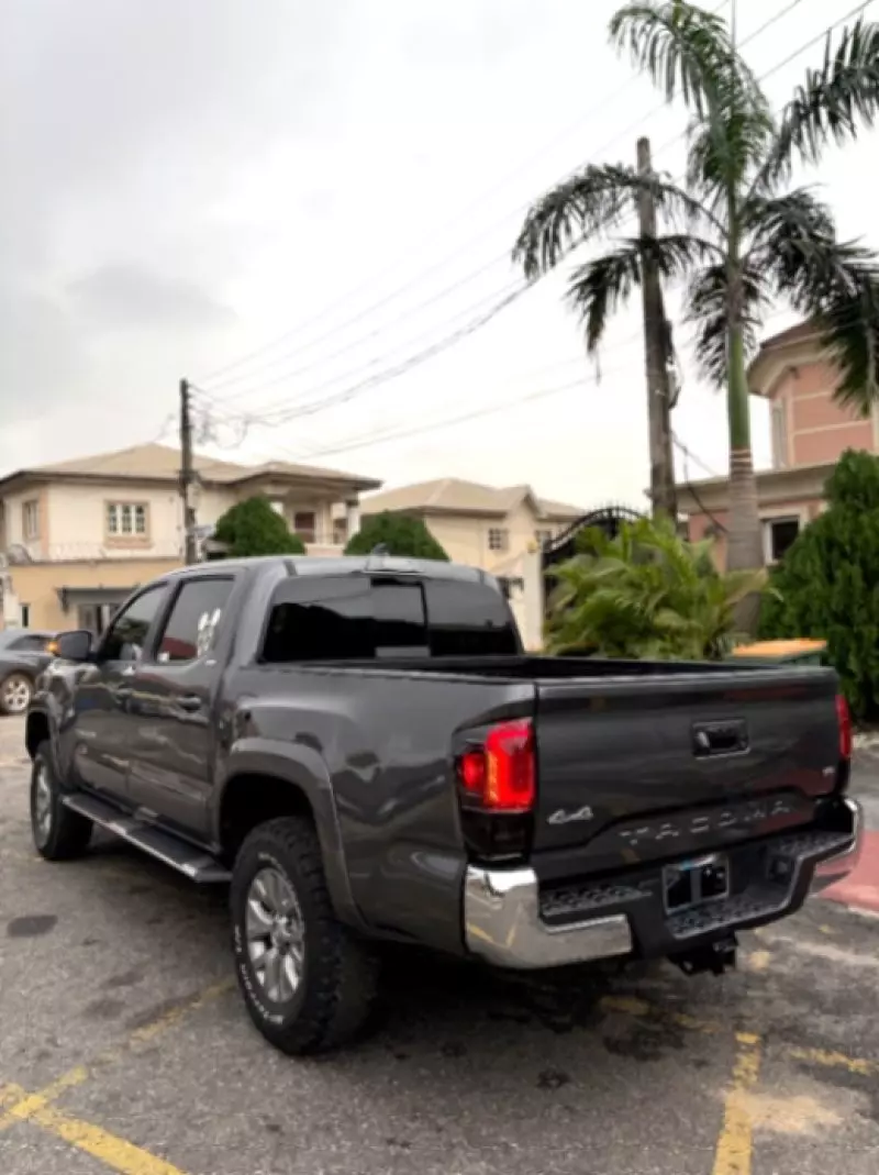 Toyota Tacoma   - 2019