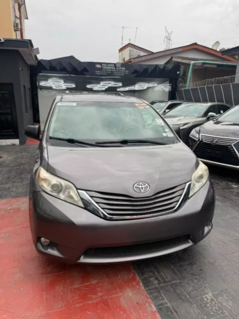 TOYOTA Sienna   - 2017