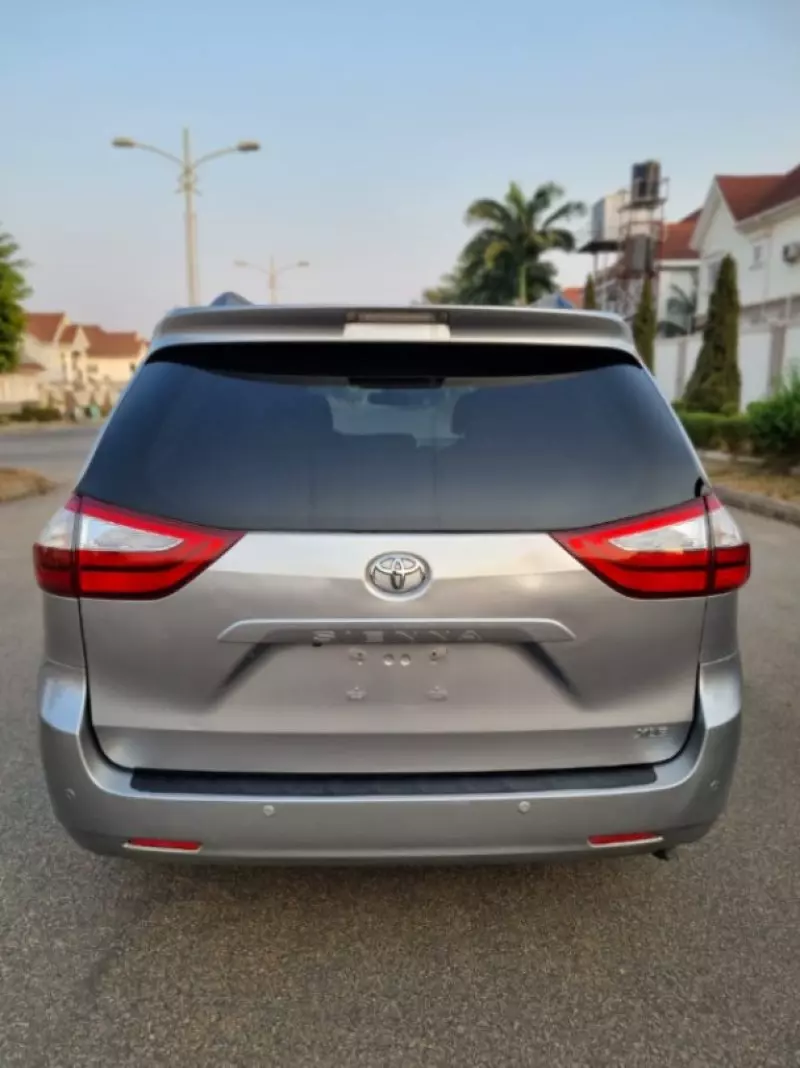 Toyota Sienna   - 2015