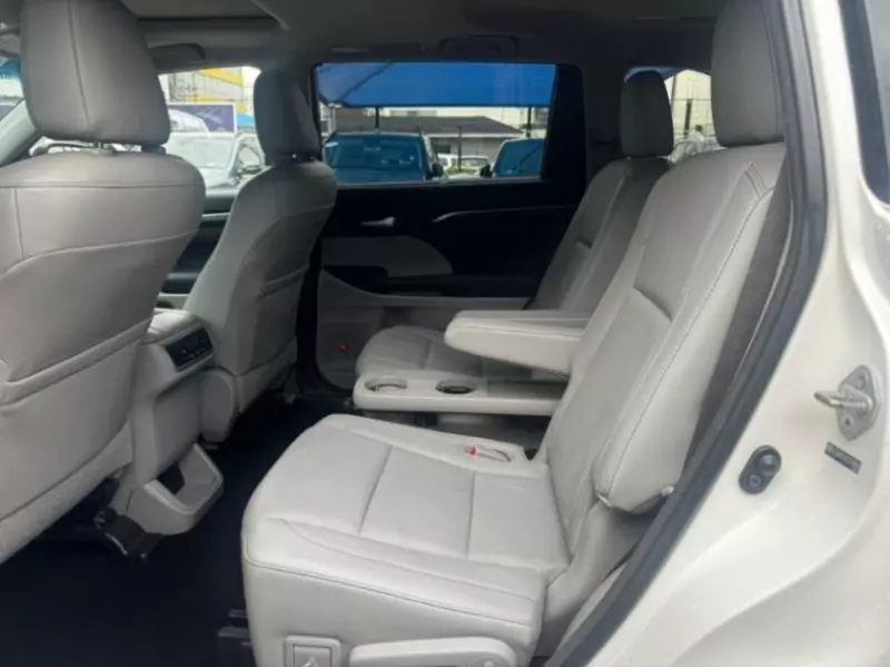 Toyota Highlander   - 2014