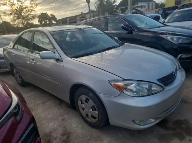 Toyota Camry   - 2004