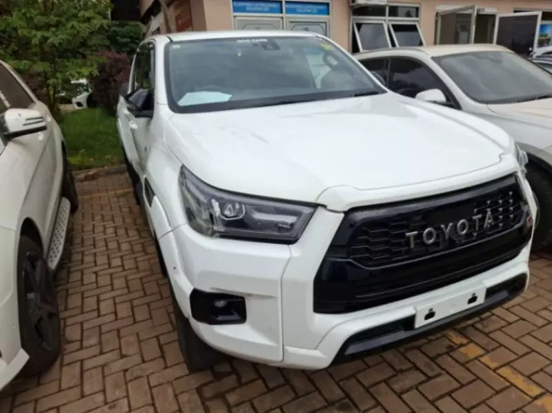 TOYOTA Hilux    - 2022