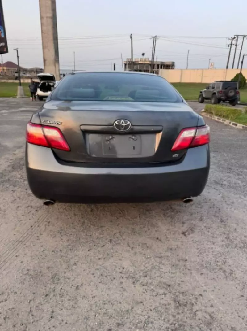 Toyota Camry   - 2007