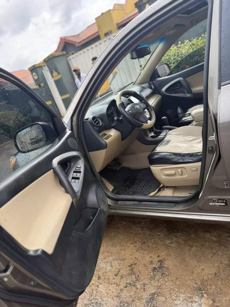 Toyota RAV 4   - 2009