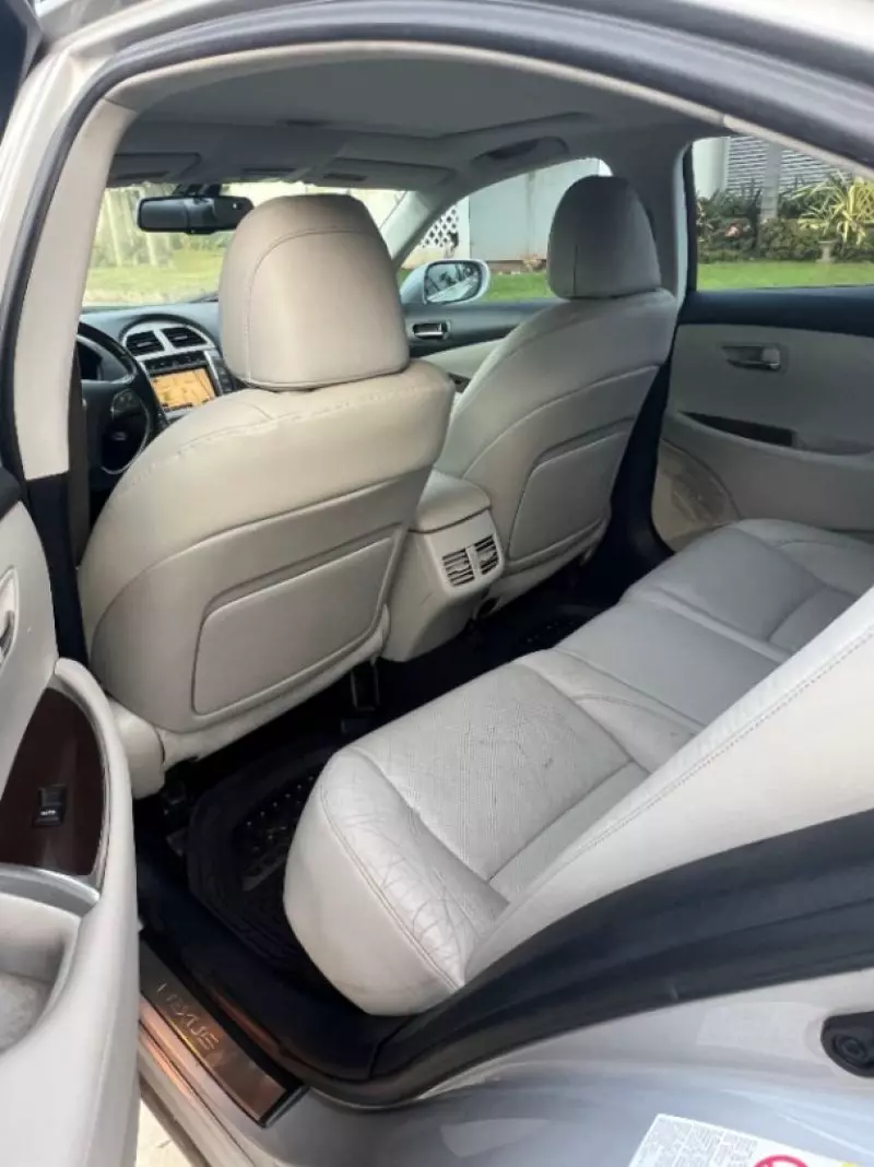 Lexus ES 350   - 2011