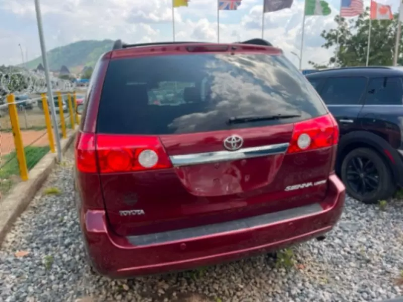 TOYOTA Sienna   - 2008