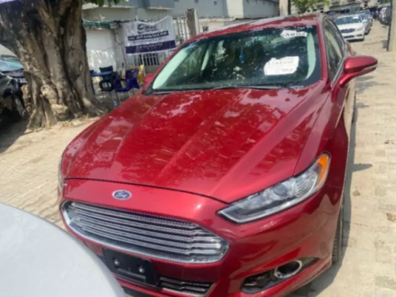 Ford Fusion   - 2016