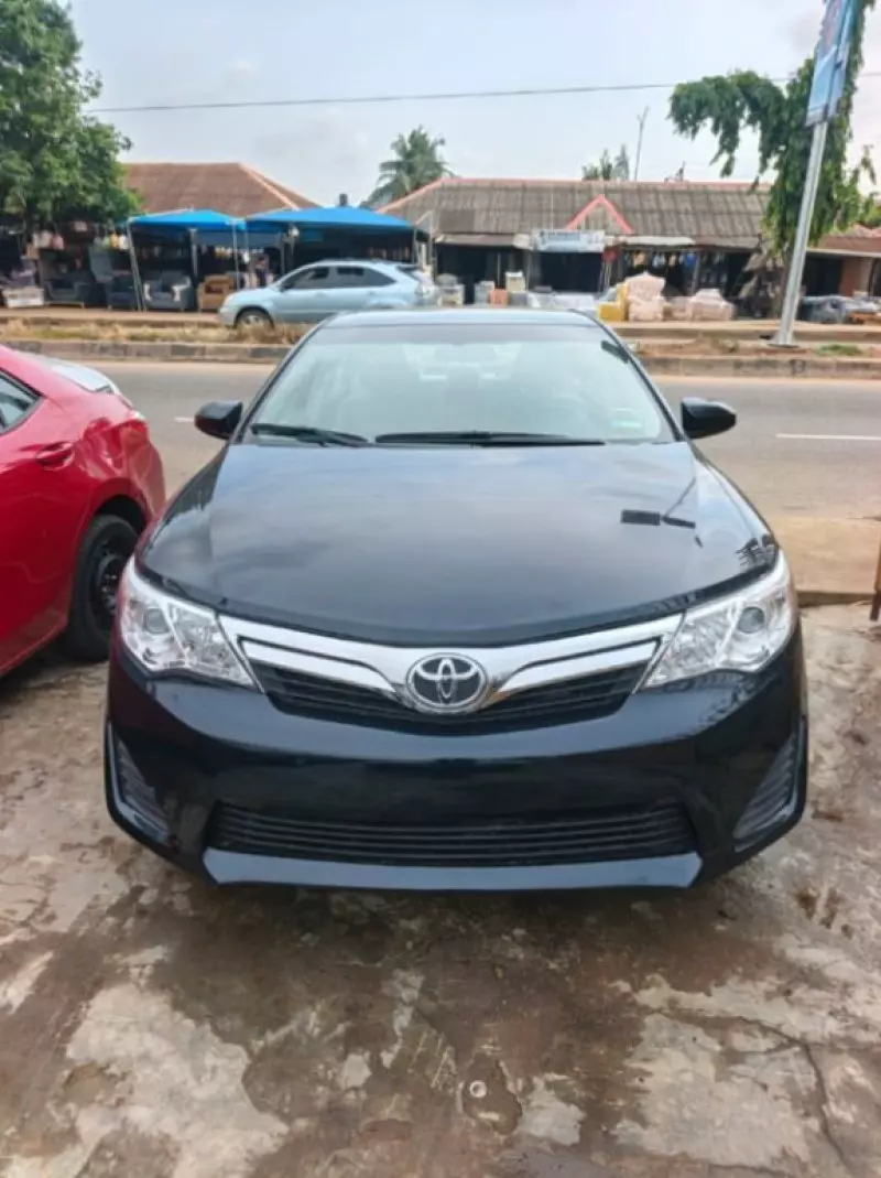 Toyota Camry   - 2012