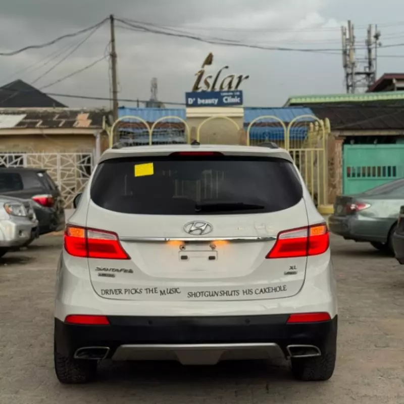 Hyundai Santa Fe   - 2015