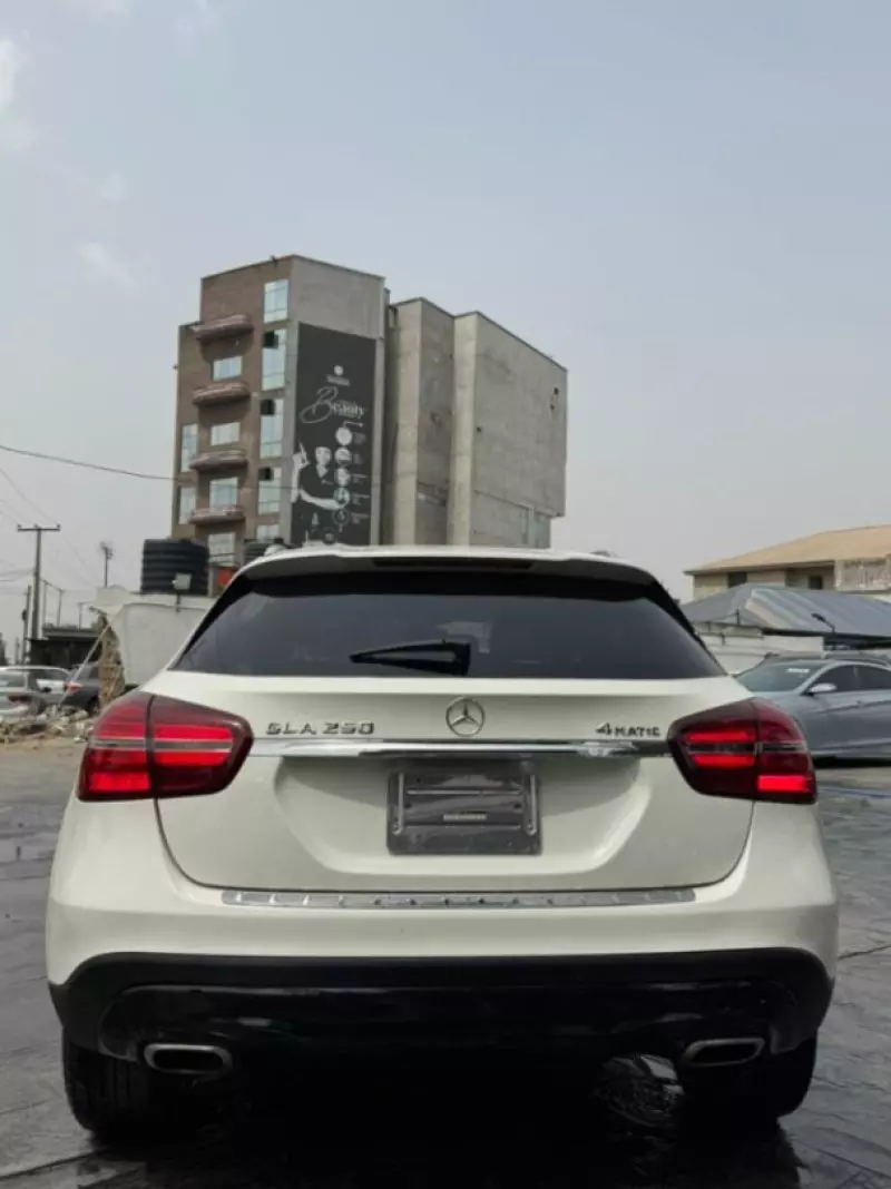 Mercedes-Benz GLA-Class   - 2015