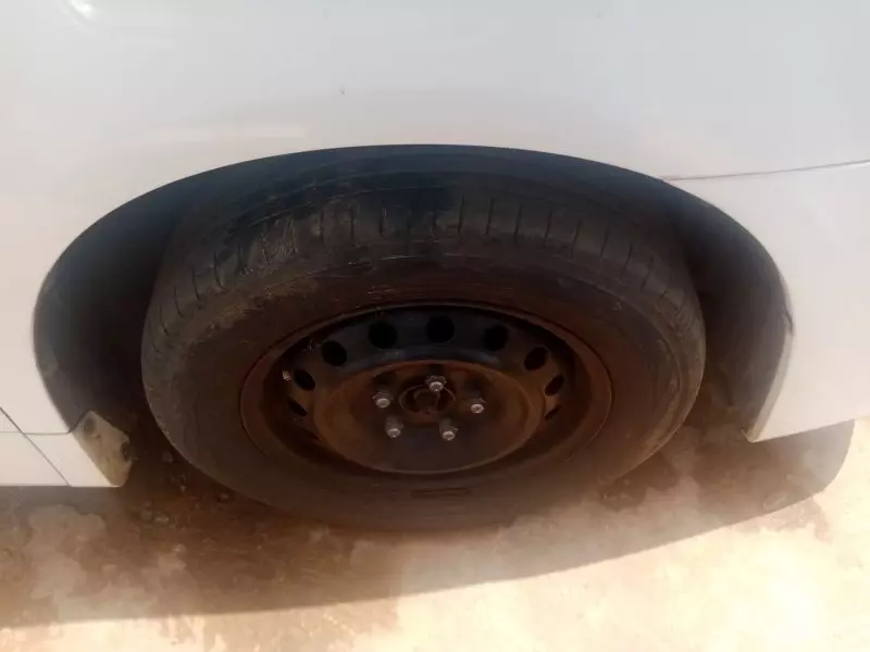 Toyota Noah   - 2012