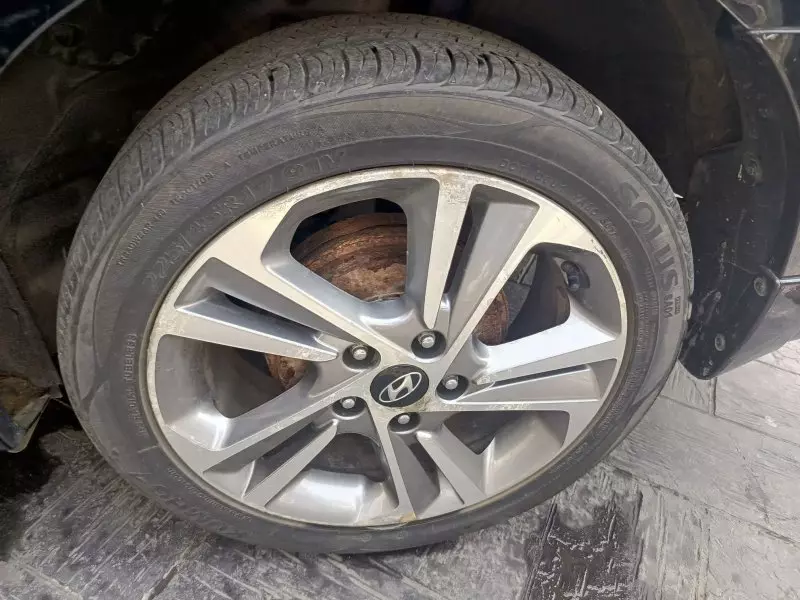 Nissan Sentra   - 2016