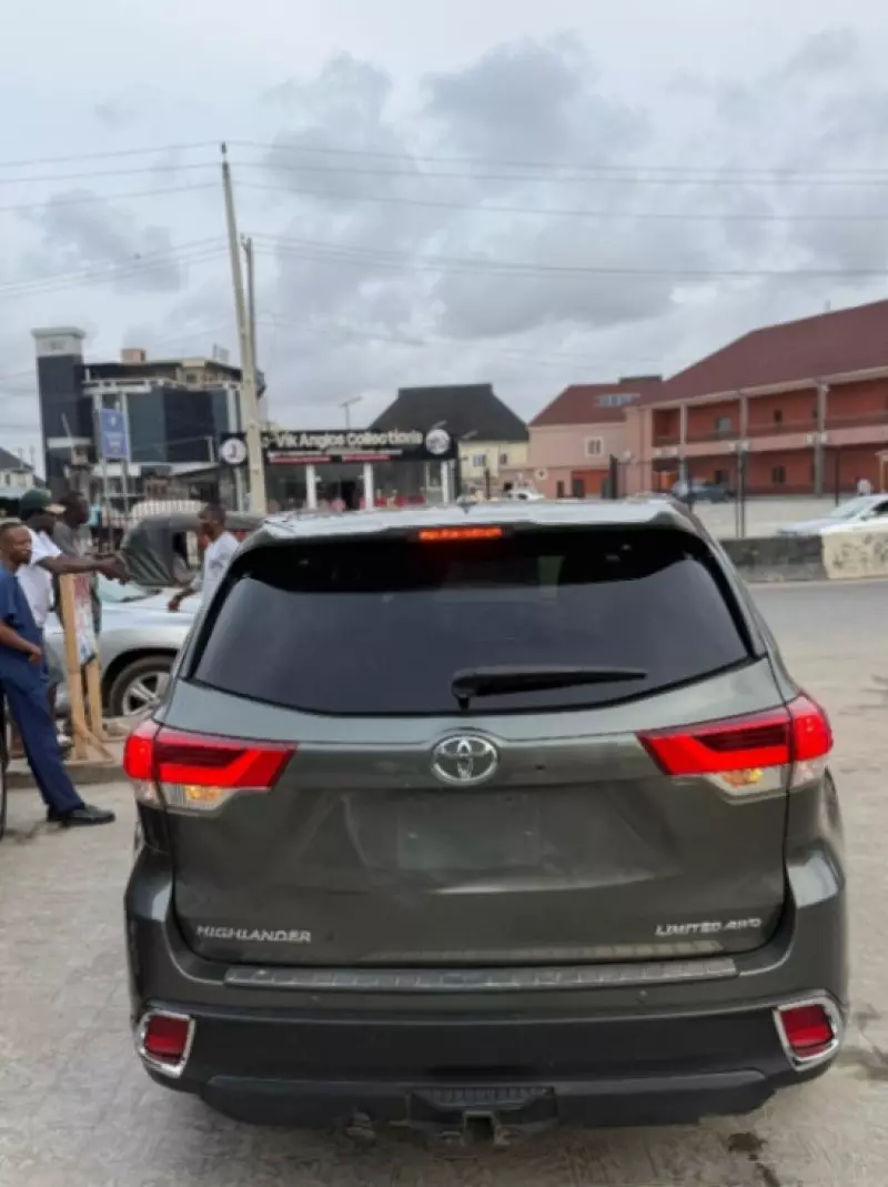 Toyota Highlander   - 2015