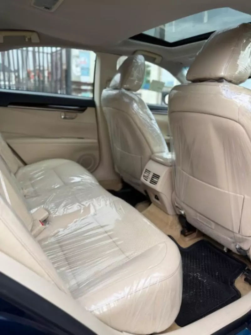 Lexus ES   - 2013