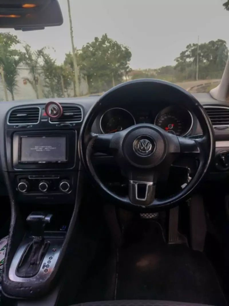 Volkswagen Golf   - 2011