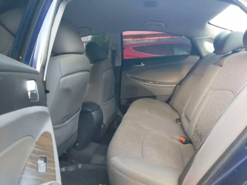 Hyundai Sonata   - 2012
