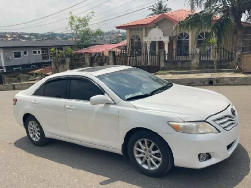Toyota Camry   - 2011