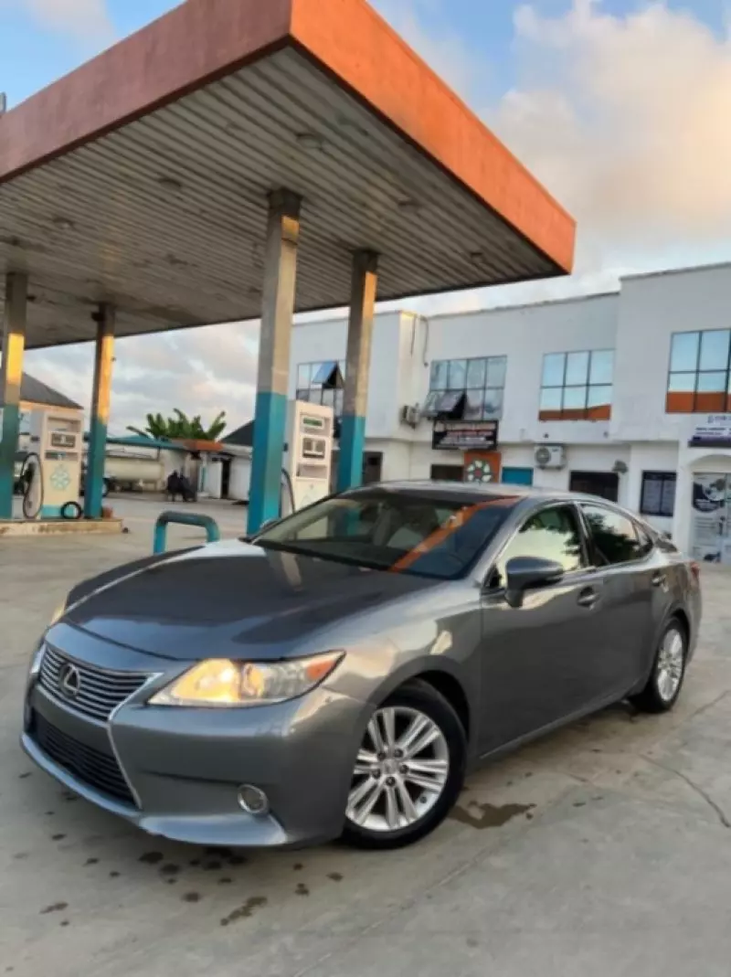 Lexus ES   - 2015