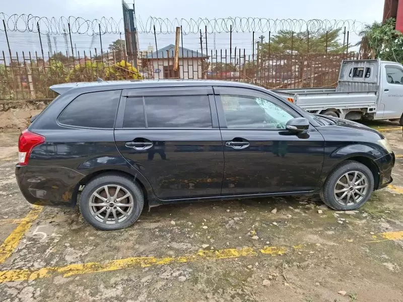 Toyota Fielder    - 2012