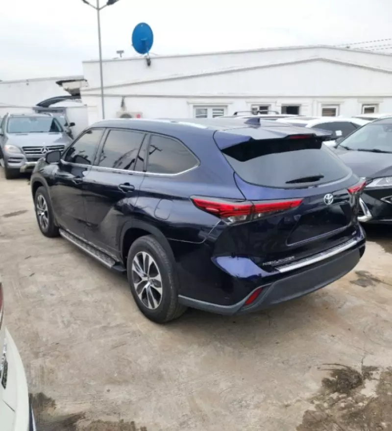 Toyota Highlander   - 2022