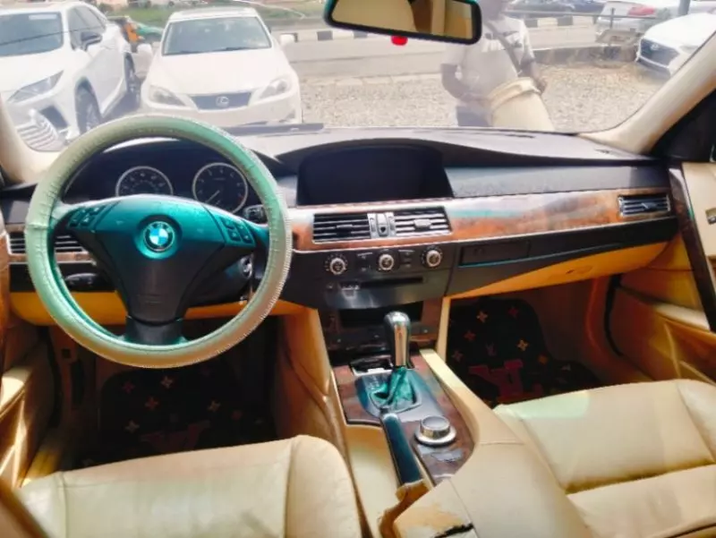 BMW 525i   - 2006