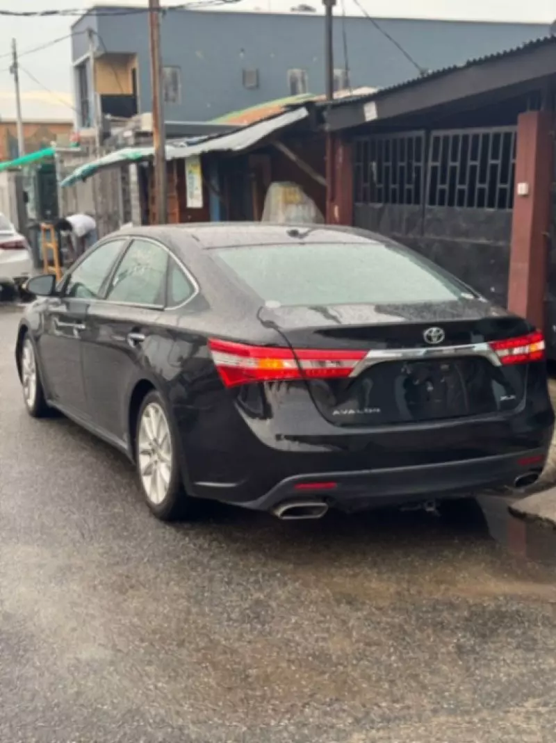 Toyota Avalon   - 2013
